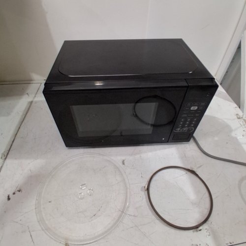 DANBY COUNTERTOP MICROWAVE - 0.7 CU.FT. - BLACK (MODEL: DBMW0721BBB) image 6