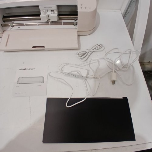 CRICUT MAKER 4 SMART CUTTING MACHINE WITH ACCESSORIES - LIGHT PINK (CXPL303) image 9