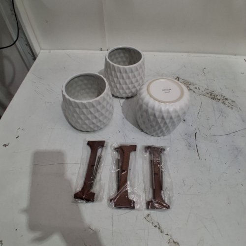3 ASSORTED TELEFLORA GEOMETRIC CERAMIC PLANTERS WITH WOODEN STANDS - 5" - WHITE/BROWN (STYLE : 20N400) image 2