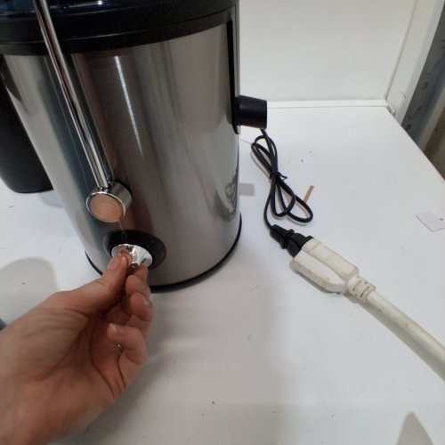 ELECTRIC JUICER MACHINE FOR FRUIT AND VEGETABLES - BLACK (MODEL: JH-3028) image 2