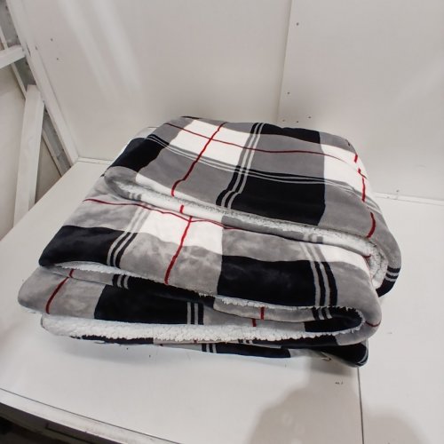 ROOTS HOME BEDDING FLEECE COMFORTER BLANKET - KING, LARGE - GREY, BLACK, RED PLAID (MODEL: 3435301) image 2