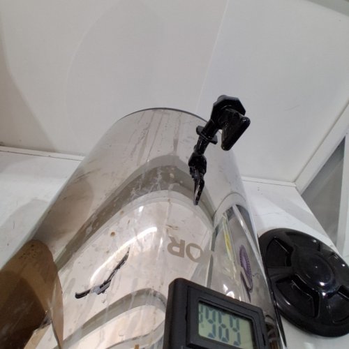 STAINLESS STEEL THERMO INSULATED BEVERAGE DISPENSER WITH SPIGOT AND TEMPERATURE DISPLAY - 9.2L - SILVER/BLACK (MODEL: WNS-D4) image 3