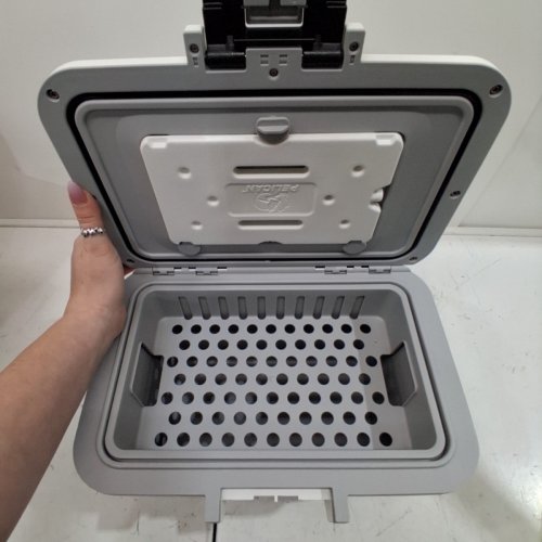 PELICAN PERSONAL COOLER WITH HANDLE AND CUP HOLDERS - 8QT - WHITE/GREY (MODEL: 8Q-1-WHTGRY) image 3