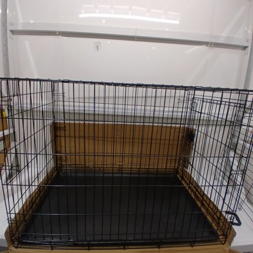 AMAZON BASICS FOLDABLE SINGLE DOOR DOG METAL CRATE WITH DIVIDER AND HANDLE - 42" - BLACK image 2
