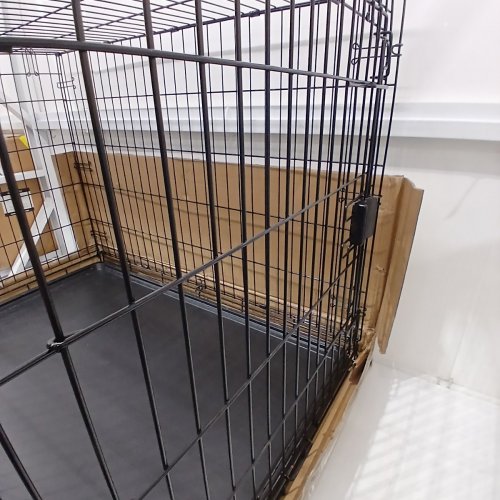 AMAZON BASICS FOLDABLE SINGLE DOOR DOG METAL CRATE WITH DIVIDER AND HANDLE - 42" - BLACK image 3