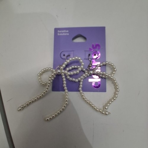 1PR GIRLS CLAIRE'S BEADED BOW DROP EARRINGS - SILVER-TONE/WHITE BEAD image 3