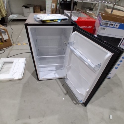 DANBY COMPACT FRIDGE - 3.2CUFT - BLACK - (MODEL: DAR032B2BM) image 3