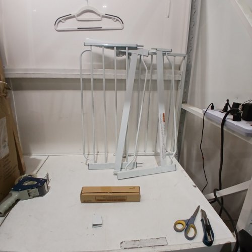 REGALO EASY STEP EXTRA WIDE METAL SAFETY GATE - 30" X 29" - WHITE (MODEL: 1164EWDS) image 2