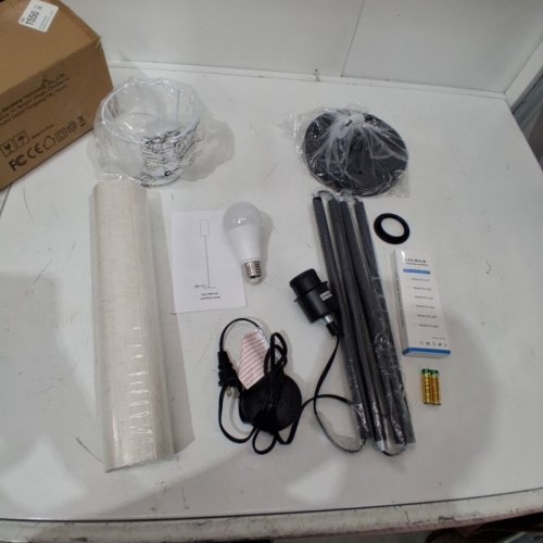 DIMMABLE LED FLOOR LAMP WITH FOOT SWITCH & REMOTE - 9W - BLACK - (MODEL: UUJ-FL) image 3