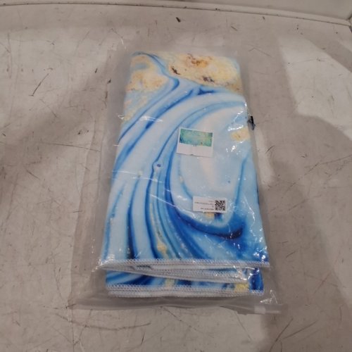LIGHTWEIGHT MICROFIBER BEACH TOWEL - BLUE MULTICOLOR image 3