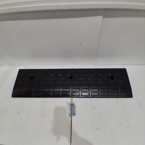 FOIRY RUBBER CURB RAMP - 22 TON CAP - 39'' X 9.8'' X 4'' - BLACK image 2
