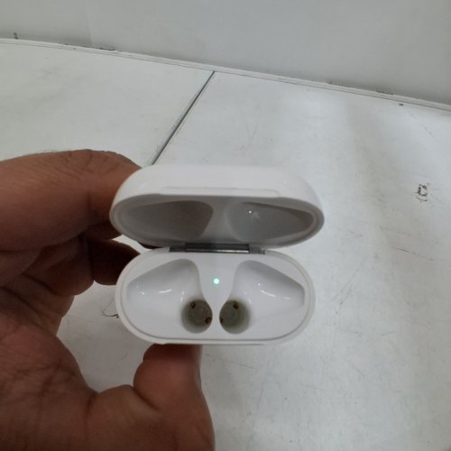 APPLE AIRPODS 1ST GEN WIRELESS BLUETOOTH HEADSET WITH CHARGING CASE - WHITE (MODEL: MMEF2C/A, A1523, A1722, A1602) image 4
