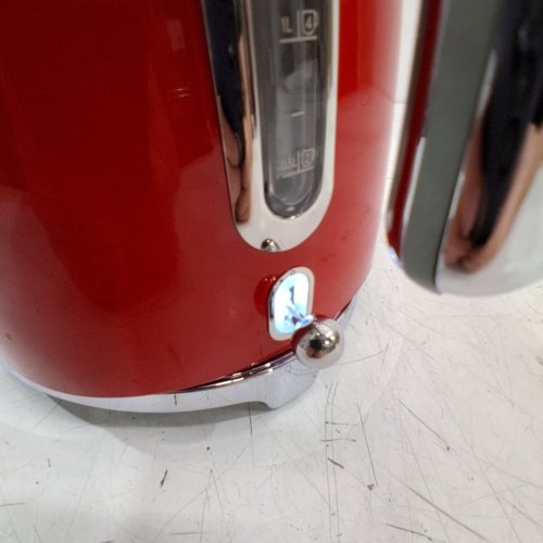 SMEG 50'S RETRO STYLE KETTLE WITH 360° SWIVEL BASE - 1.7L - RED (MODEL: KLF03RDUS) image 2