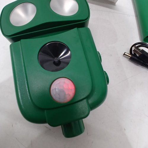 CUSBUS SOLAR-POWERED ULTRASONIC ANIMAL REPELLER - IP54 WATERPROOF - GREEN image 2