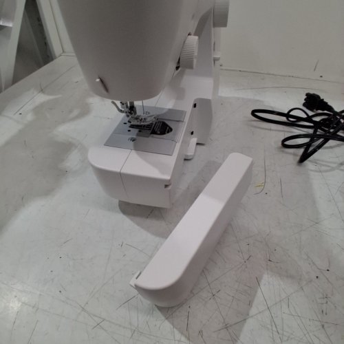 SINGER LIGHTWEIGHT & PORTABLE SEWING MACHINE WITH 45 STITCH APPLICATIONS - WHITE - (MODEL: M1150) image 9