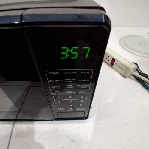 MAINSTAYS COUNTERTOP MICROWAVE OVEN - 0.7 CU FT - 700W - BLACK (MODEL: MSCMVB07BK-L2) image 2