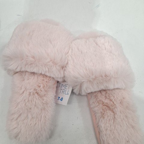 WOMEN'S TIME AND TRUE FUZZY SLIPPERS - SIZE 7-8 - PINK image 2
