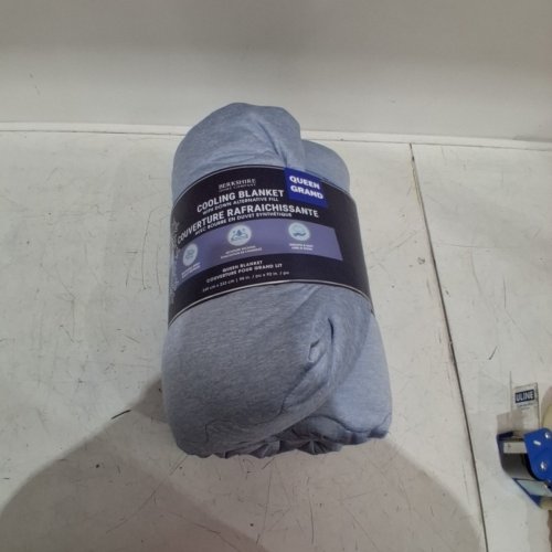 BERKSHIRE REVERSIBLE DOWN-ALTERNATIVE COOLING BLANKET - QUEEN - BLUE (MODEL: 1986200) image 2