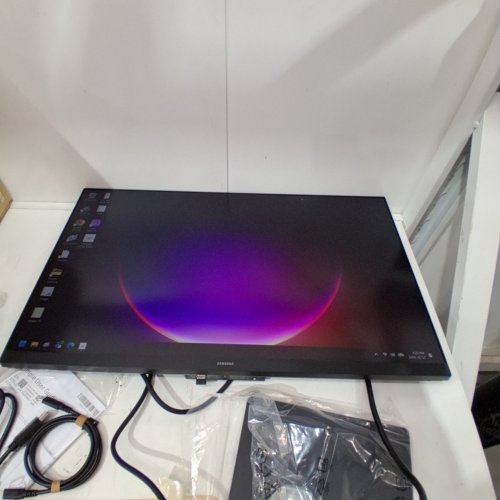 SAMSUNG VIEWFINITY S8 5K COMPUTER MONITOR WITH USB-C CONNECTIONS - 27"/S80HF/60HZ - BLACK - (MDOEL:LS27H804EFAXZA) image 2