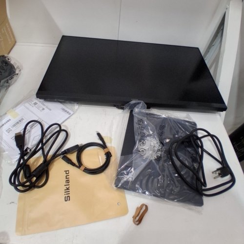 SAMSUNG VIEWFINITY S8 5K COMPUTER MONITOR WITH USB-C CONNECTIONS - 27"/S80HF/60HZ - BLACK - (MDOEL:LS27H804EFAXZA) image 4