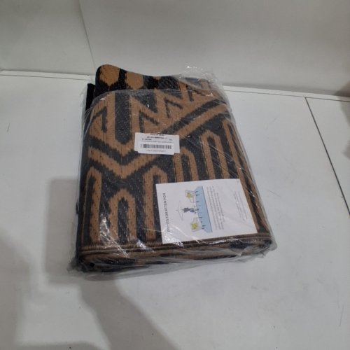 UNBRANDED REVERSIBLE PLASTIC STRAW OUTDOOR RUG 5FT X 8FT -BLACK/BROWN image 2