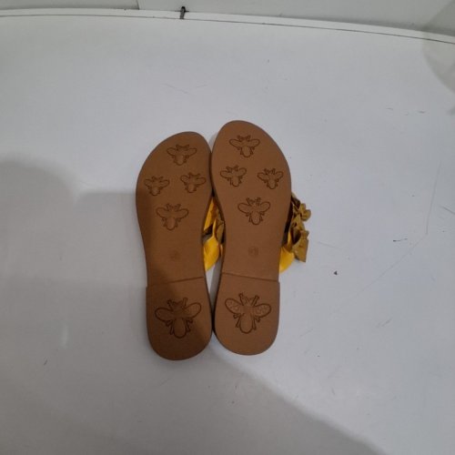 WOMEN'S CLIP TOE PINEAPPLE FLIP FLOPS - 9.5 - YELLOW image 4