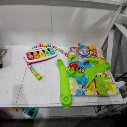 FISHER-PRICE DELUXE KICK & PLAY PIANO GYM image 3