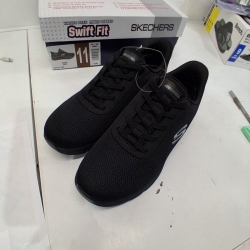 MEN'S SKECHERS SWIFT FIT SHOES - SIZE 11 - BLACK (STYLE: 1998911) image 3