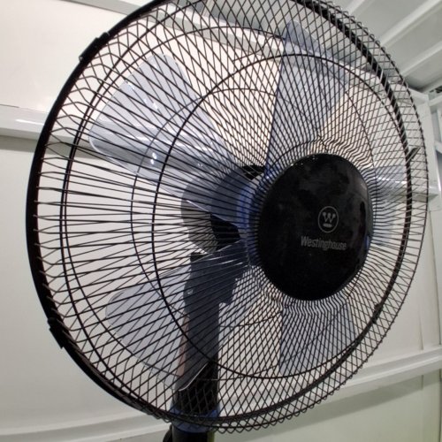 WESTINGHOUSE ADJUSTABLE HEIGHT OSCILLATING PEDESTAL FAN - 16" - BLACK/BLUE (MODEL: WSFSB1601BL) image 5