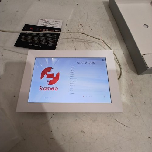 PASTIGIO FRAMEO DIGITAL PICTURE FRAME - 10" - 32GB - BLACK image 3