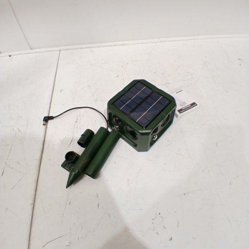 OUTSWEAT ULTRASONIC OUTDOOR SOLAR POWER WATERPROOF ANIMAL REPELLENT WITH MOTION SENSORS AND FLASHING LIGHTS - GREEN image 3