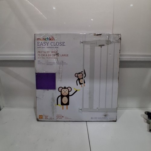 MUNCHKIN EASY CLOSE METAL BABY GATE - 29.5" - 35" X 29.5" - WHITE image 4