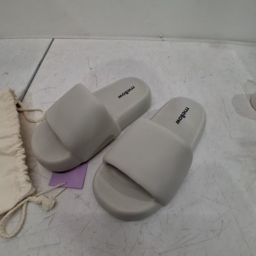 UNISEX MELLOW SOFT DREAM SLIDES - SIZE 7-8 - GREY image 2
