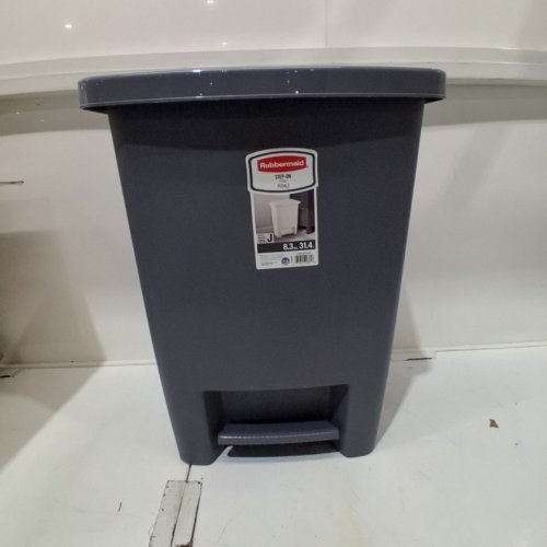 RUBBERMAID PLASTIC STEP ON TRASH CAN - 8.3GAL - GREY image 2