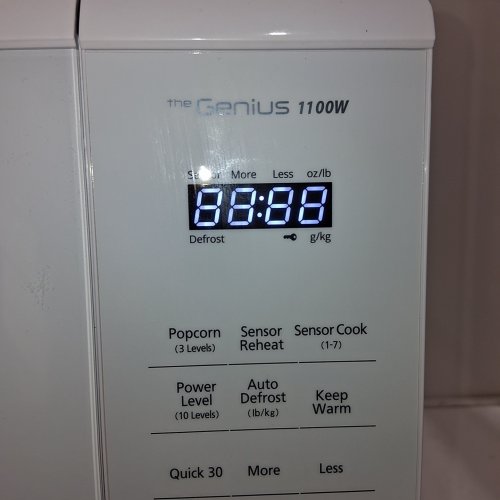 PANASONIC "THE GENIUS" MICROWAVE OVEN - 1.3 CUBIC FEET/1100 WATTS - WHITE - (NN-SG676W) image 2