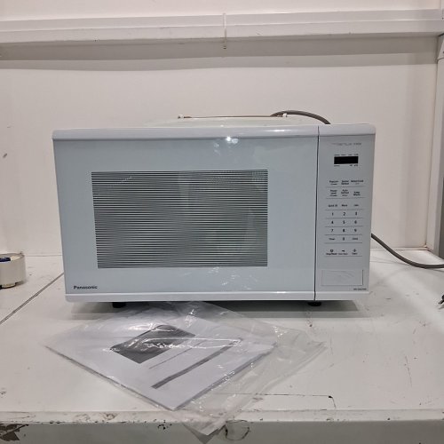 PANASONIC "THE GENIUS" MICROWAVE OVEN - 1.3 CUBIC FEET/1100 WATTS - WHITE - (NN-SG676W) image 3
