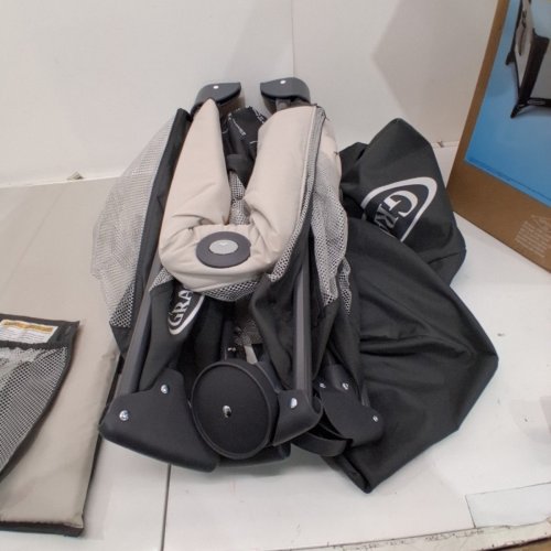 GRACO PACK 'N PLAY PORTABLE PLAYARD WITH CARRYING BAG - 40" X 28" X 30" - OAKLEY FASHION / BLACK/ GREY (MODEL: 2084226) image 3