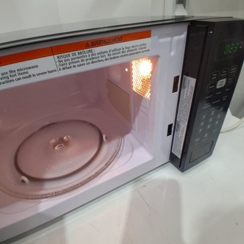 DANBY COUNTERTOP MICROWAVE - 0.7 CU.FT - BLACK - (MODEL: DBMW0721BBB) image 3