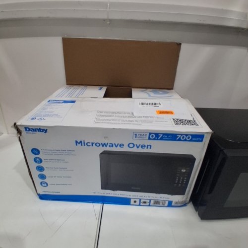 DANBY COUNTERTOP MICROWAVE - 0.7 CU.FT - BLACK - (MODEL: DBMW0721BBB) image 6