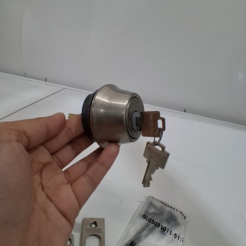 SAFELOCK BY WEISER SINGLE CYLINDER DEADBOLT - SATIN CHROME image 3
