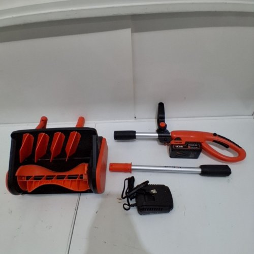 VOLTASK CORDLESS ELECTRIC SNOW SHOVEL WITH 1 BATTERY - 13" - 24V BLACK/ORANGE (MODEL: CSS001-130OR-CAVK) image 3