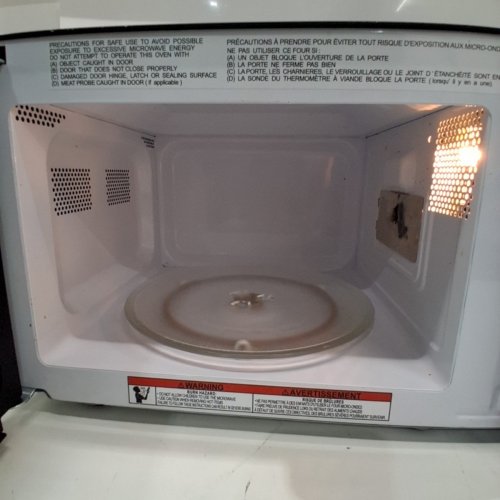FRIGIDAIRE RETRO MICROWAVE OVEN - 0.7CU.FT - 700W - BLACK/GOLD (MODEL: EMW788-BLACKRGLD) image 6