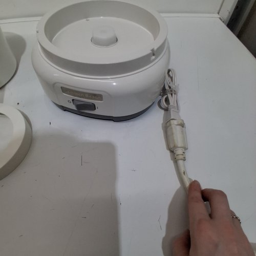 HAMILTON BEACH ELECTRIC ICE CREAM MAKER - MAKES 1.5QT - WHITE (MODEL: 68880C) image 2