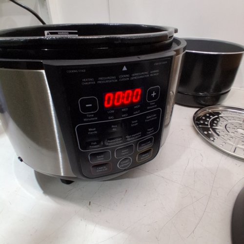 STARFRIT ELECTRIC PRESSURE COOKER - STEAM TRAY, MEASURING CUP & SPATULA- 8L CAPACITY - BLACK (MODEL: 024603) image 2