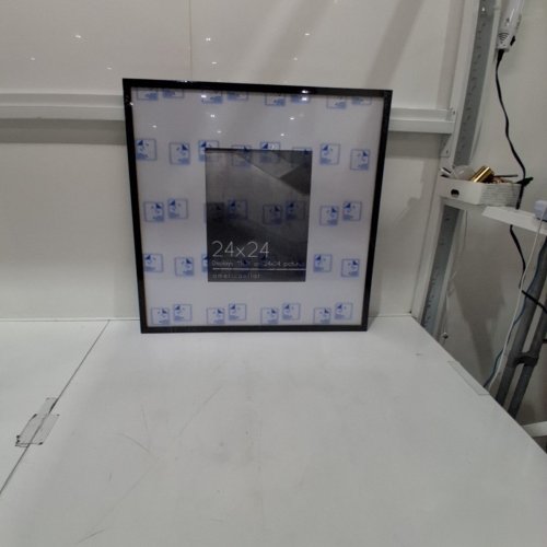 AMERICAN FLAT PLEXIGLASS PICTURE FRAME 24'' X 24'' - BLACK image 2