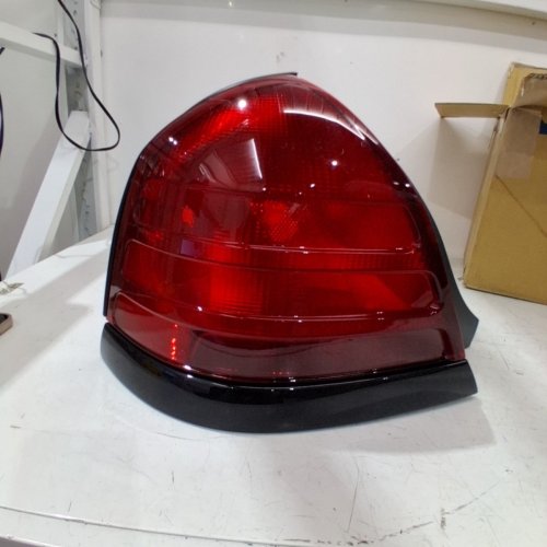TYC LEFT SIDE TAILLIGHT ASSSEMBLY , FORD CROWN VICTORIA (MODEL: 11-5372-01) image 3
