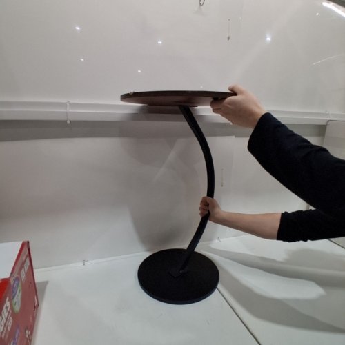 C-SHAPED ACCENT TABLE - 25" - BROWN/BLACK image 2