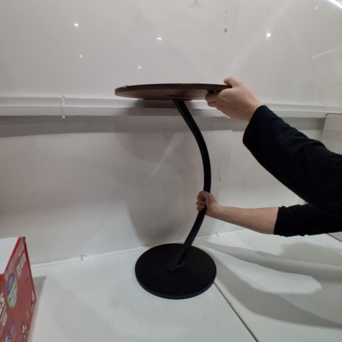 C-SHAPED ACCENT TABLE - 25" - BROWN/BLACK image 3