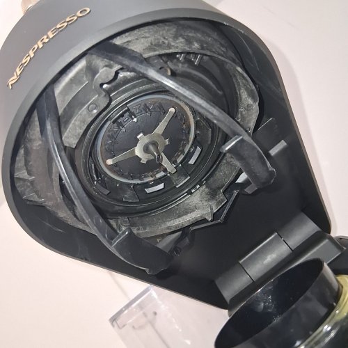 BREVILLE NESPRESSO VERTUO POP+ DELUXE COFFEE & ESPRESSO MACHINE - MATTE BLACK/GOLD (MODEL: BNV125MTB1BUC1) image 4