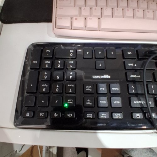 2PC AMAZON BASICS WIRED KEYBOARD AND MOUSE SET - BLACK (MODEL: HK3069) image 2